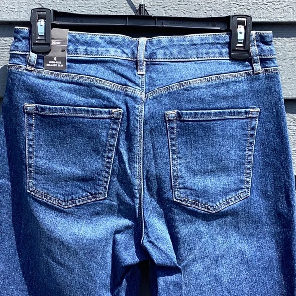 NWT White House Black Market High Rise Relaxed Slim Crop Jean Size 4 - Picture 4 of 8